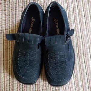 SALE...EUC St. John's Bay Forest Green Flats💜🩵